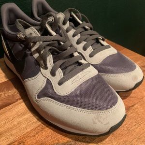 Mens Nike Internationalist Grey Size 11